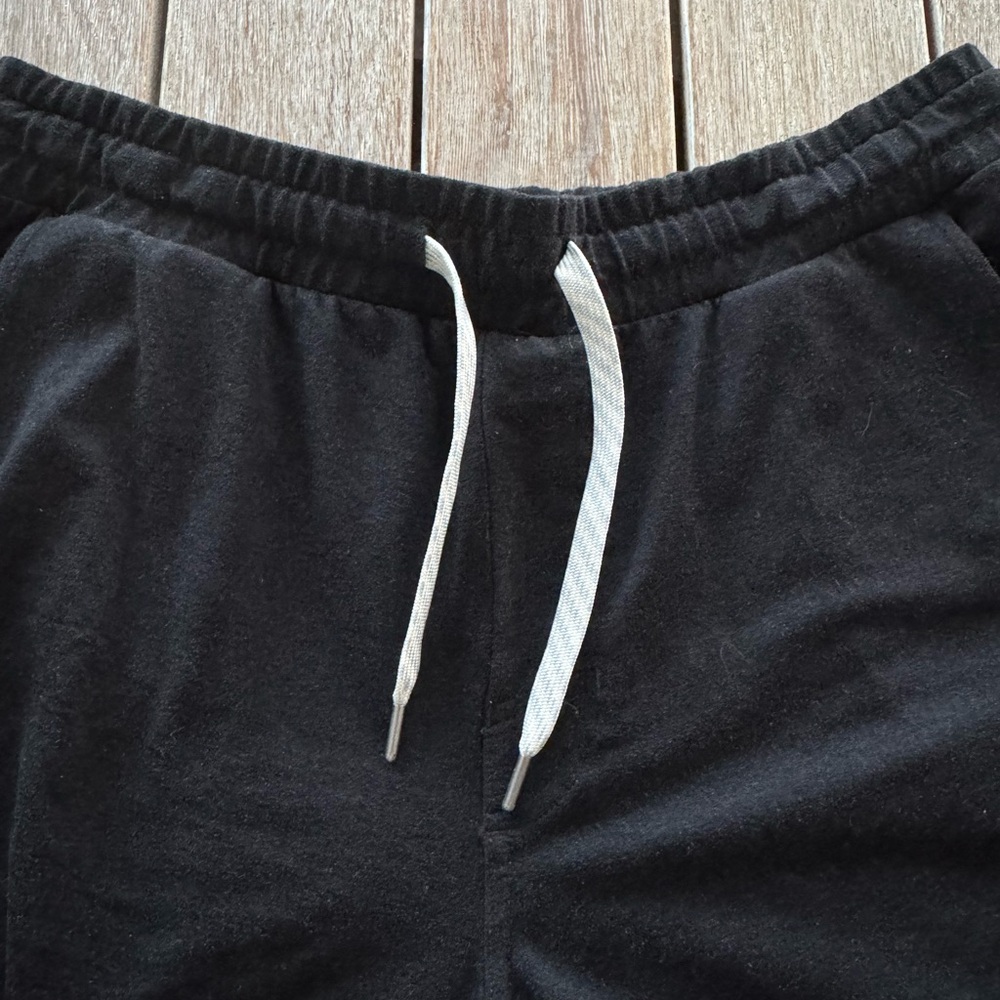 Vuori Ponto Short Black Heather 7” Inseam - Picture 2 of 6